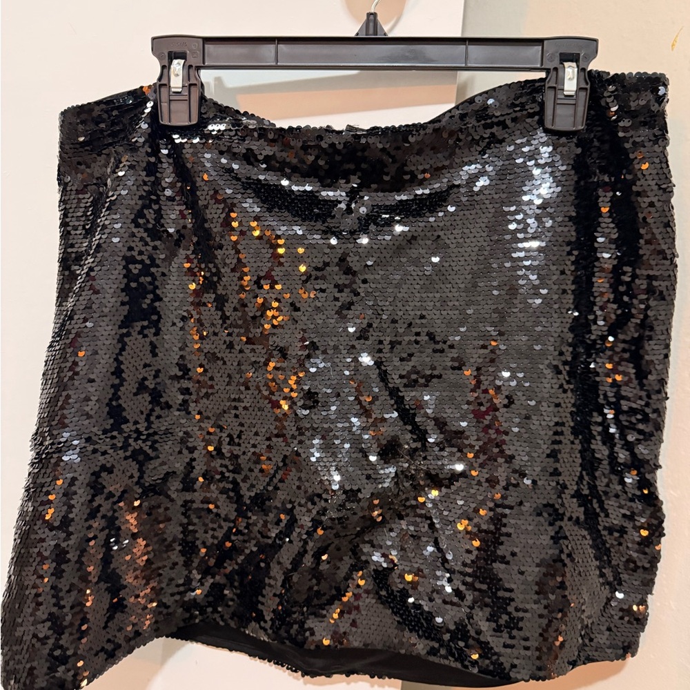 Forever 21 Black and Silver Sequin Mini Skirt